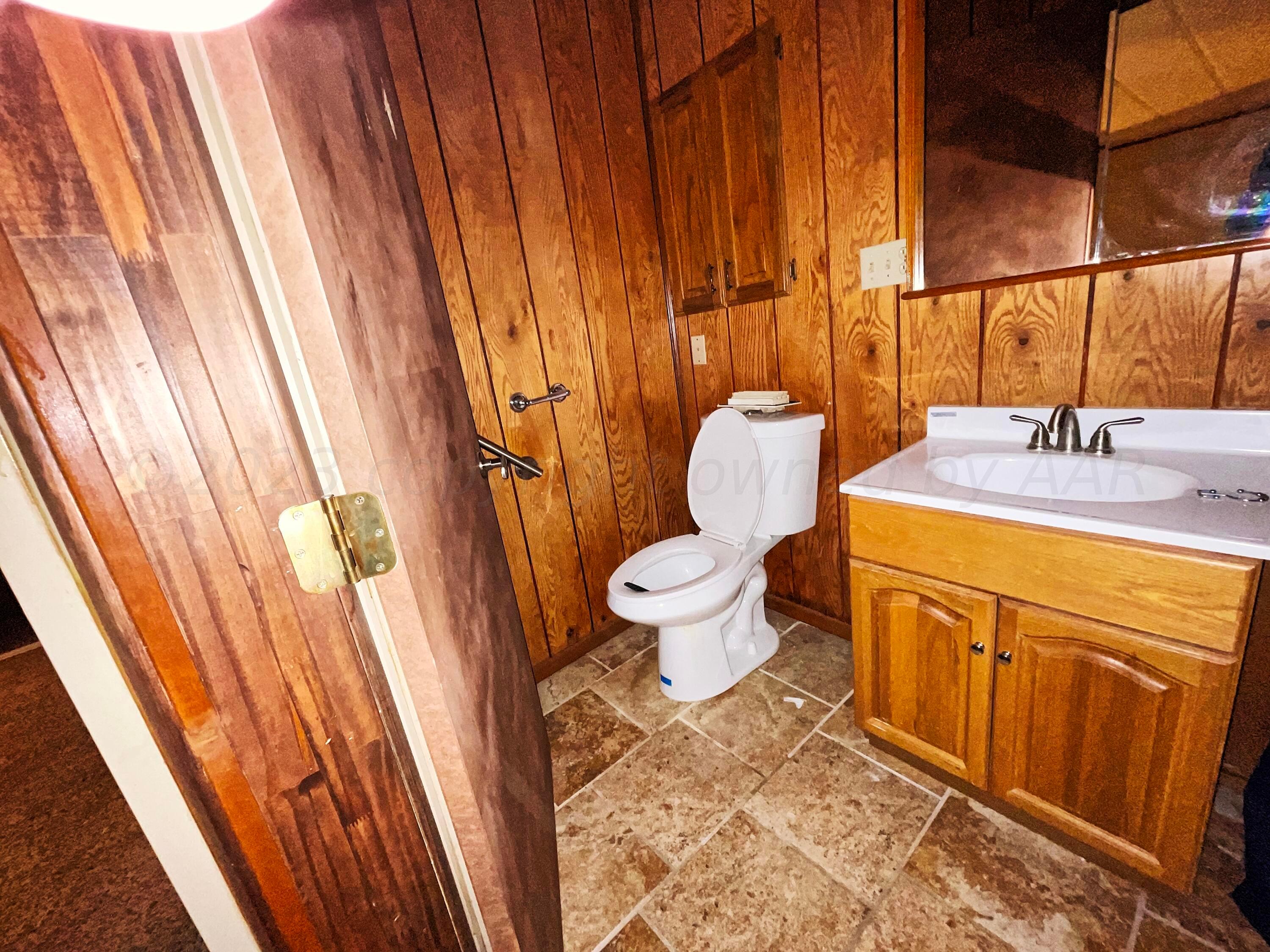 415 Southwest 5th Avenue Perryton, TX 79070 - Photo 12 of 16 a bathroom with a sink toilet and shower