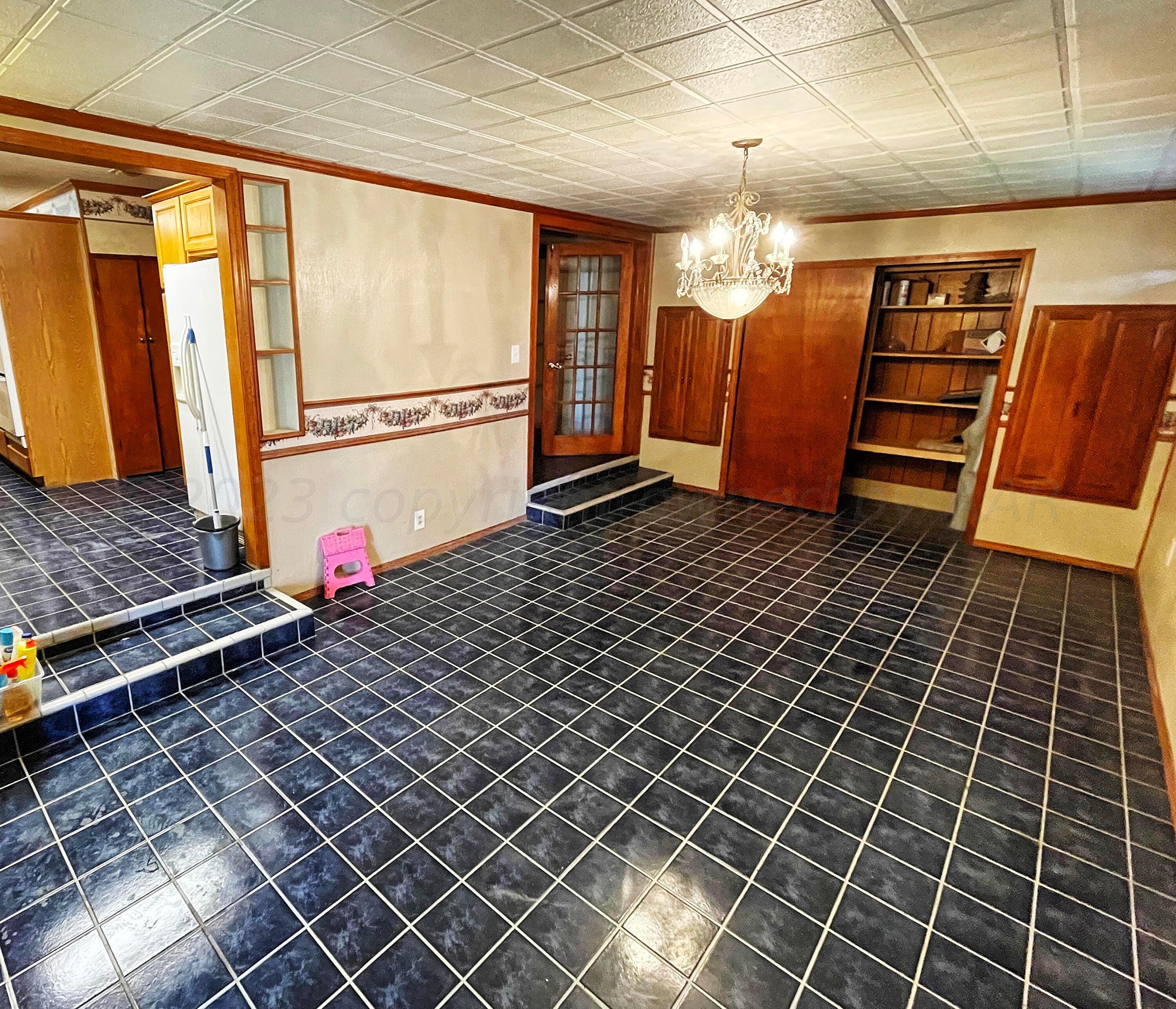 415 Southwest 5th Avenue Perryton, TX 79070 - Photo 3 of 16 a view of an empty room with a window