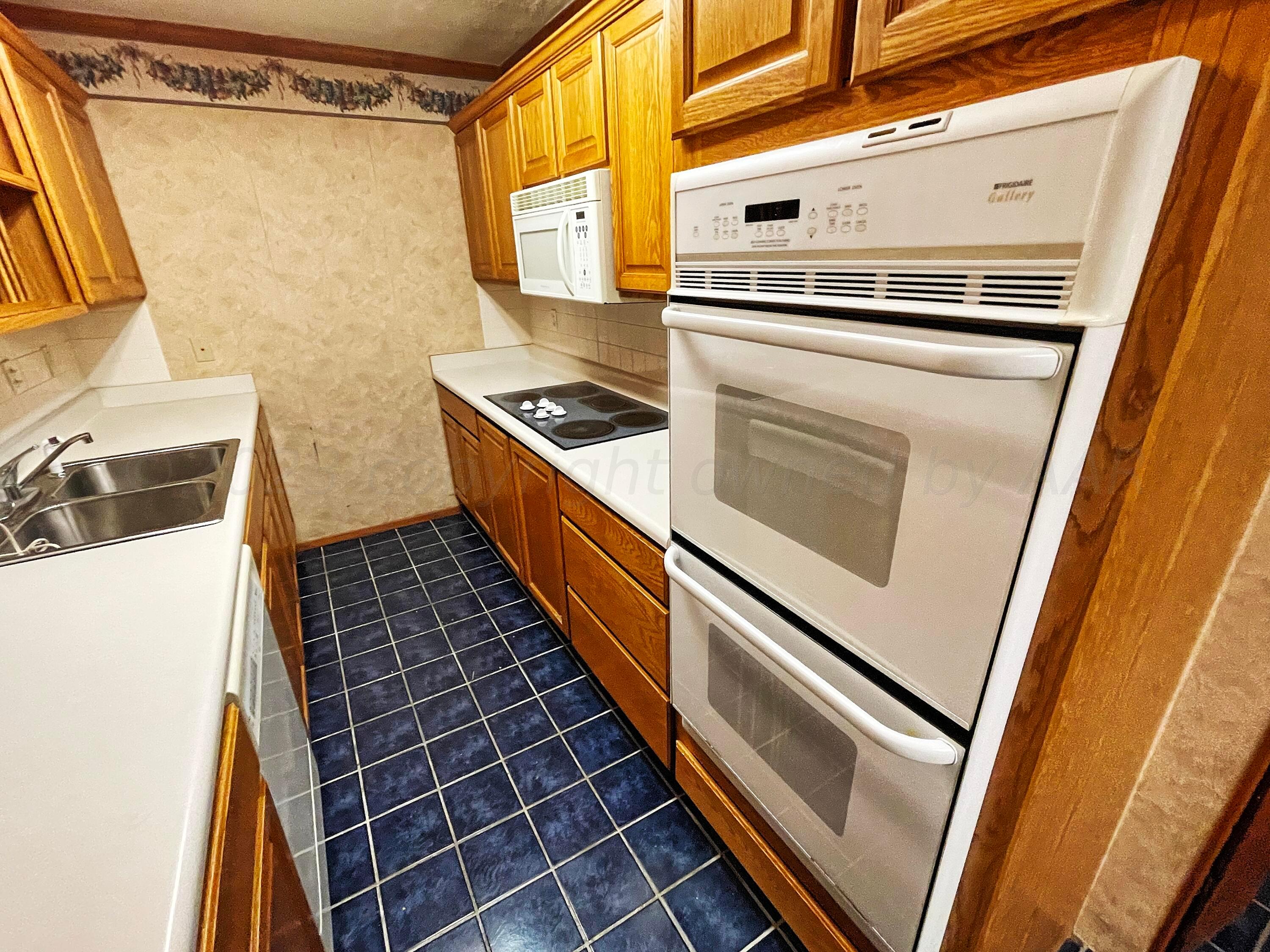 415 Southwest 5th Avenue Perryton, TX 79070 - Photo 5 of 16 a kitchen with granite countertop a stove and a shower
