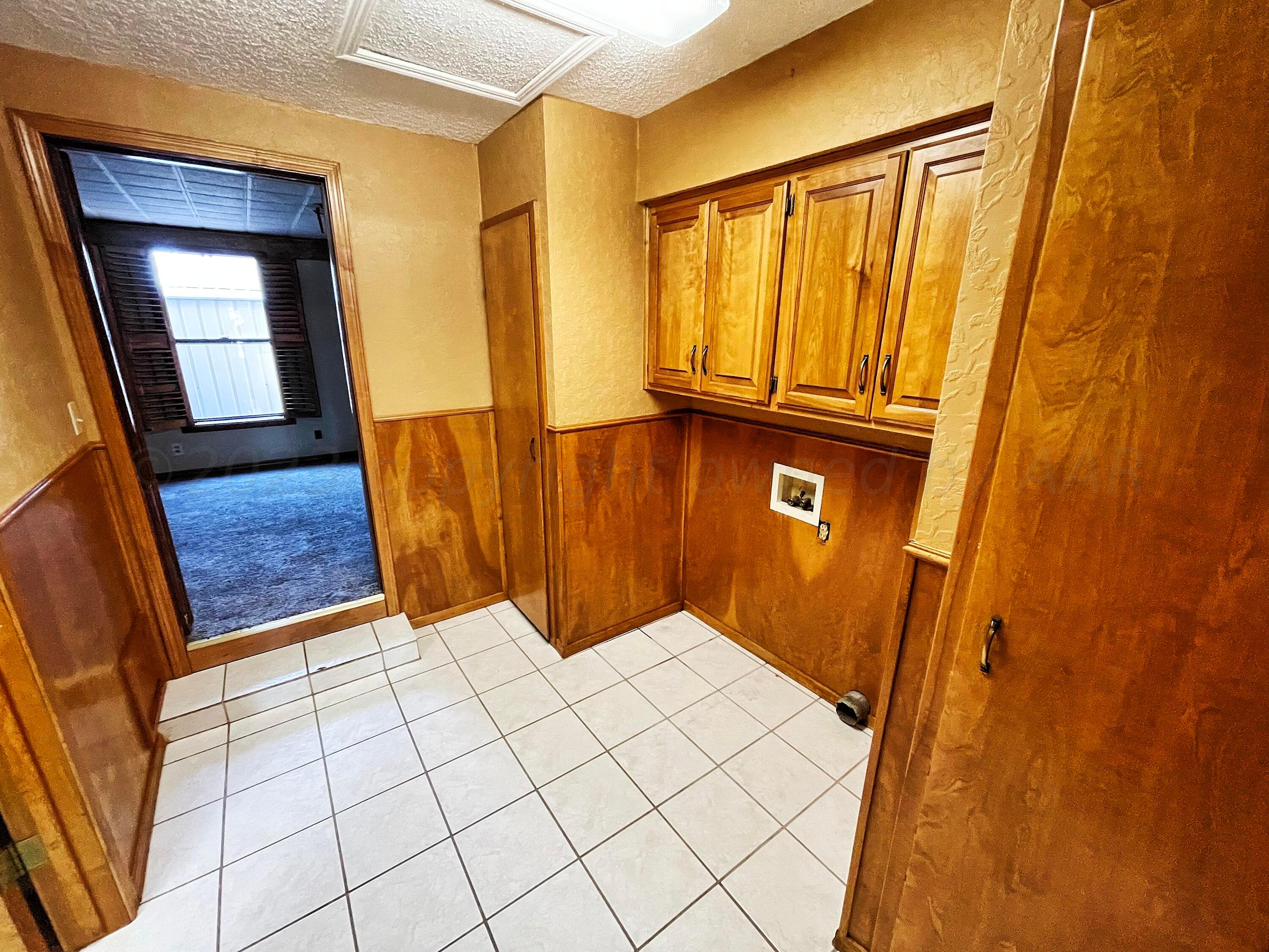 415 Southwest 5th Avenue Perryton, TX 79070 - Photo 6 of 16 a view of front door
