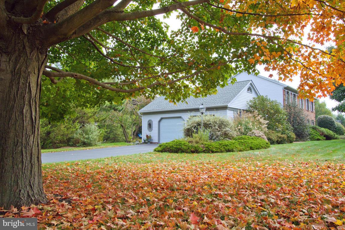 203 Farmstead Lane Lititz, PA 17543 - Photo 3 of 36