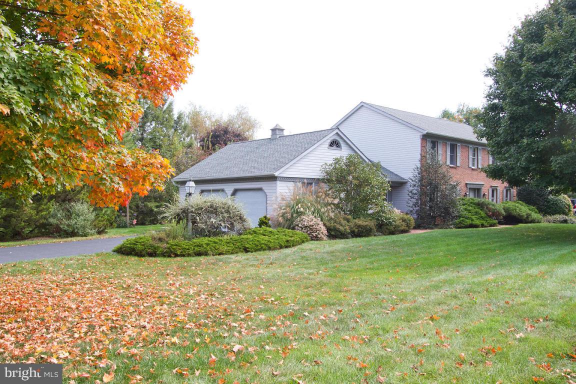 203 Farmstead Lane Lititz, PA 17543 - Photo 6 of 36