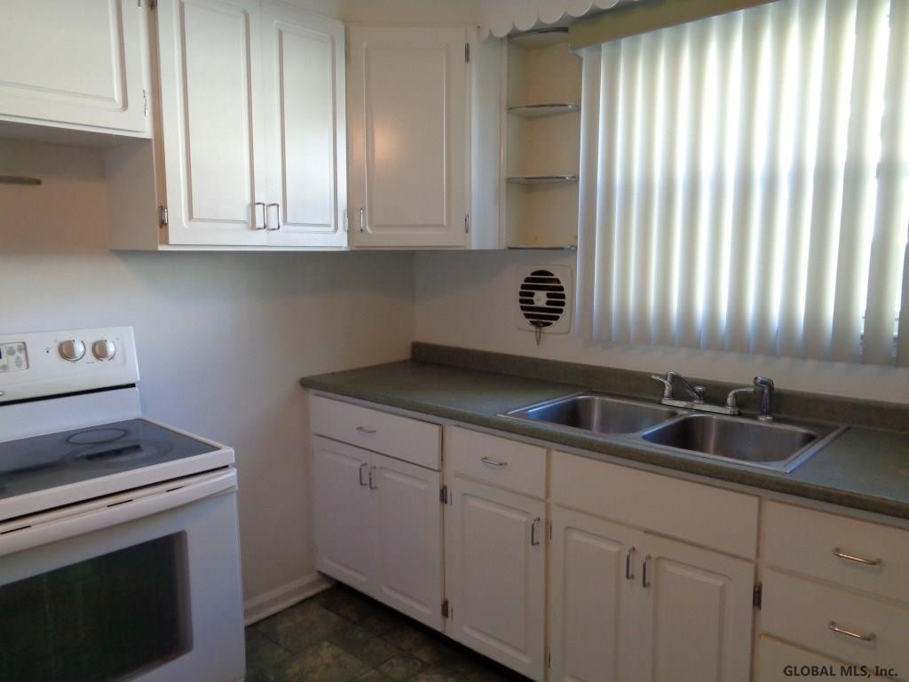 156 Whitehall Road Albany, NY 12209 - Photo 5 of 24 Photo 5