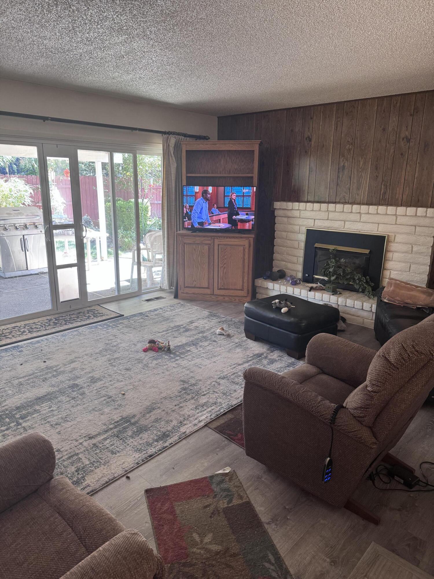 1125 Freeman Road Central Point, OR 97502 - Photo 2 of 7 IMG_5387
