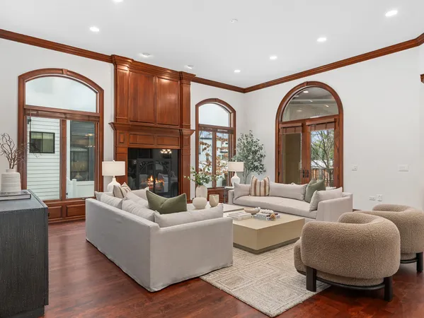 $2,380,000 | 712 East Hillside Road, Naperville, IL 60540