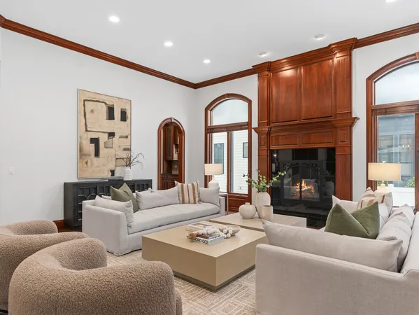 $2,380,000 | 712 East Hillside Road, Naperville, IL 60540