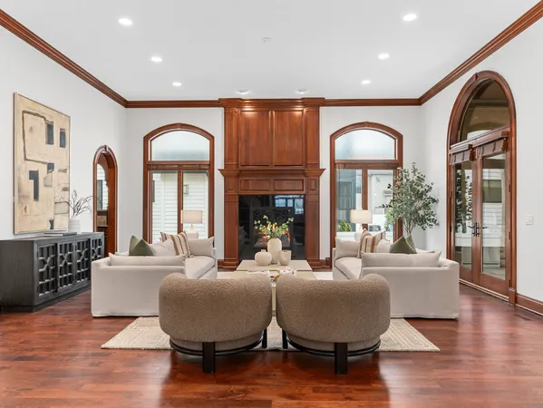 $2,380,000 | 712 East Hillside Road, Naperville, IL 60540