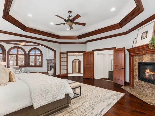 $2,380,000 | 712 East Hillside Road, Naperville, IL 60540