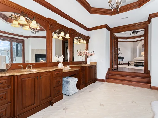 $2,380,000 | 712 East Hillside Road, Naperville, IL 60540