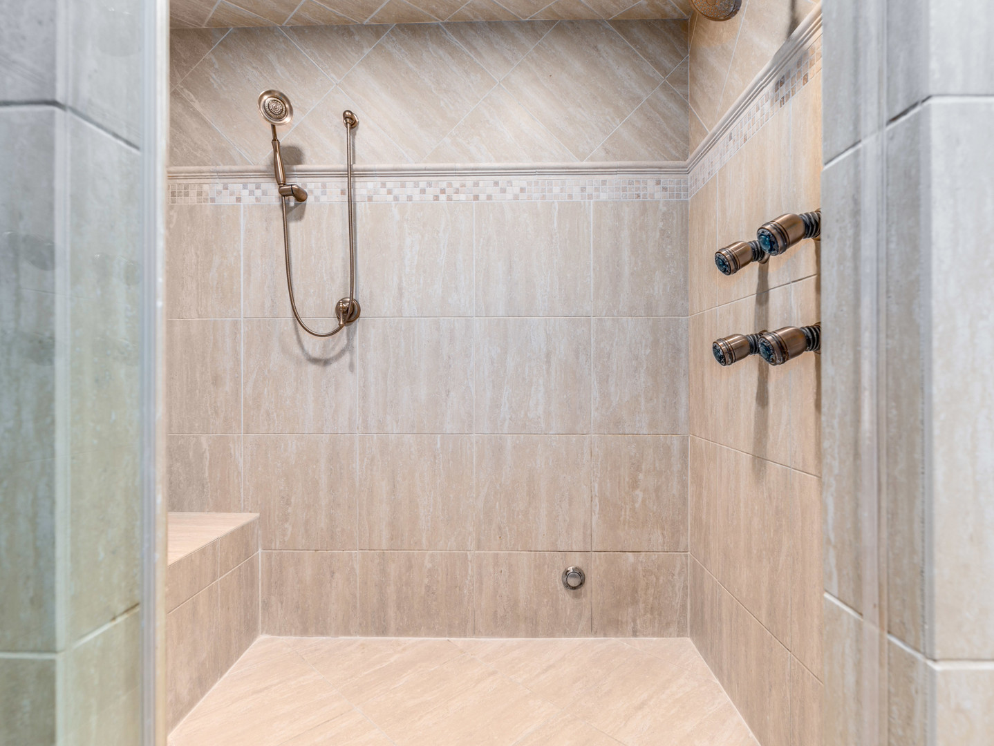 712 East Hillside Road Naperville, IL 60540 - Photo 46 of 83