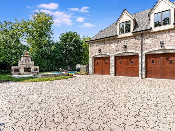 $2,380,000 | 712 East Hillside Road, Naperville, IL 60540