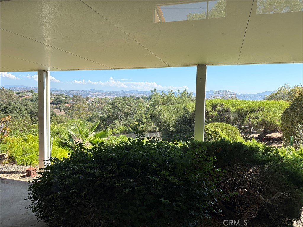 1905 Vista Del Norte Fallbrook, CA 92028 - Photo 17 of 29 a view of a garden