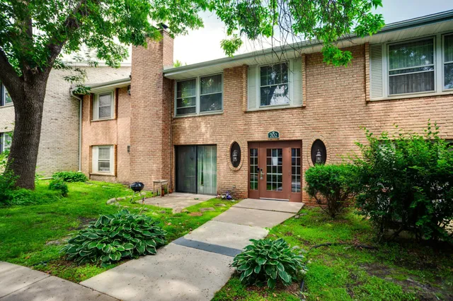 $115,000 | 702 Old Settlers Trail, Unit 3, Hopkins, MN 55343