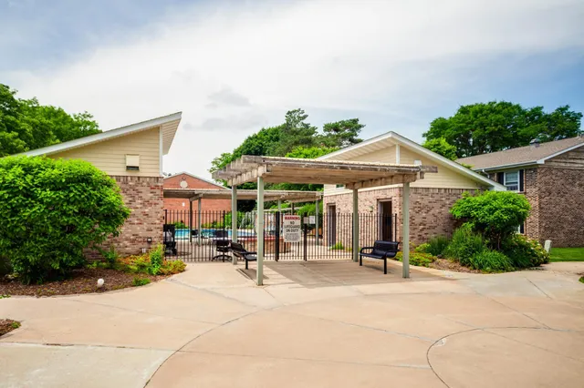 $115,000 | 702 Old Settlers Trail, Unit 3, Hopkins, MN 55343