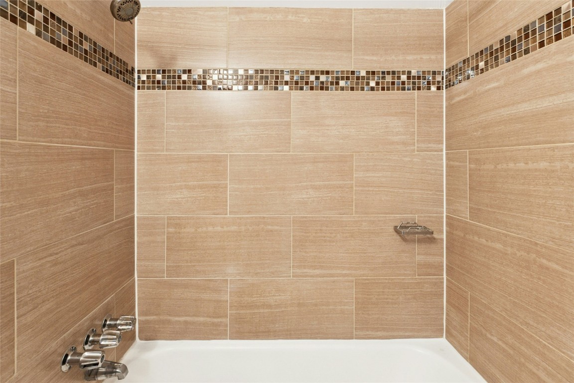 2401 Manor Road, Unit 214 Austin, TX 78722 - Photo 19 of 30 Full bath with bathtub / shower combination
