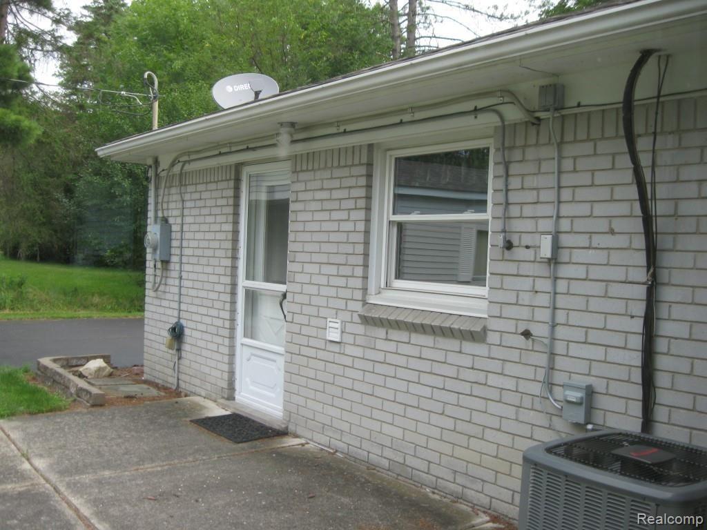 16705 Merriman Road Livonia, MI 48154 - Photo 28 of 51 IMG_2459.JPG