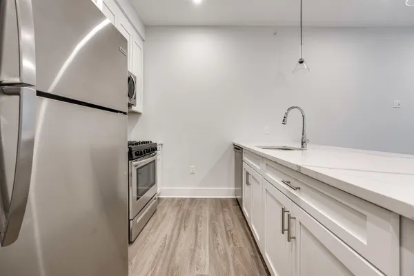 $2,400 | 658 Grand Street, Unit 504, Jersey City, NJ 07304