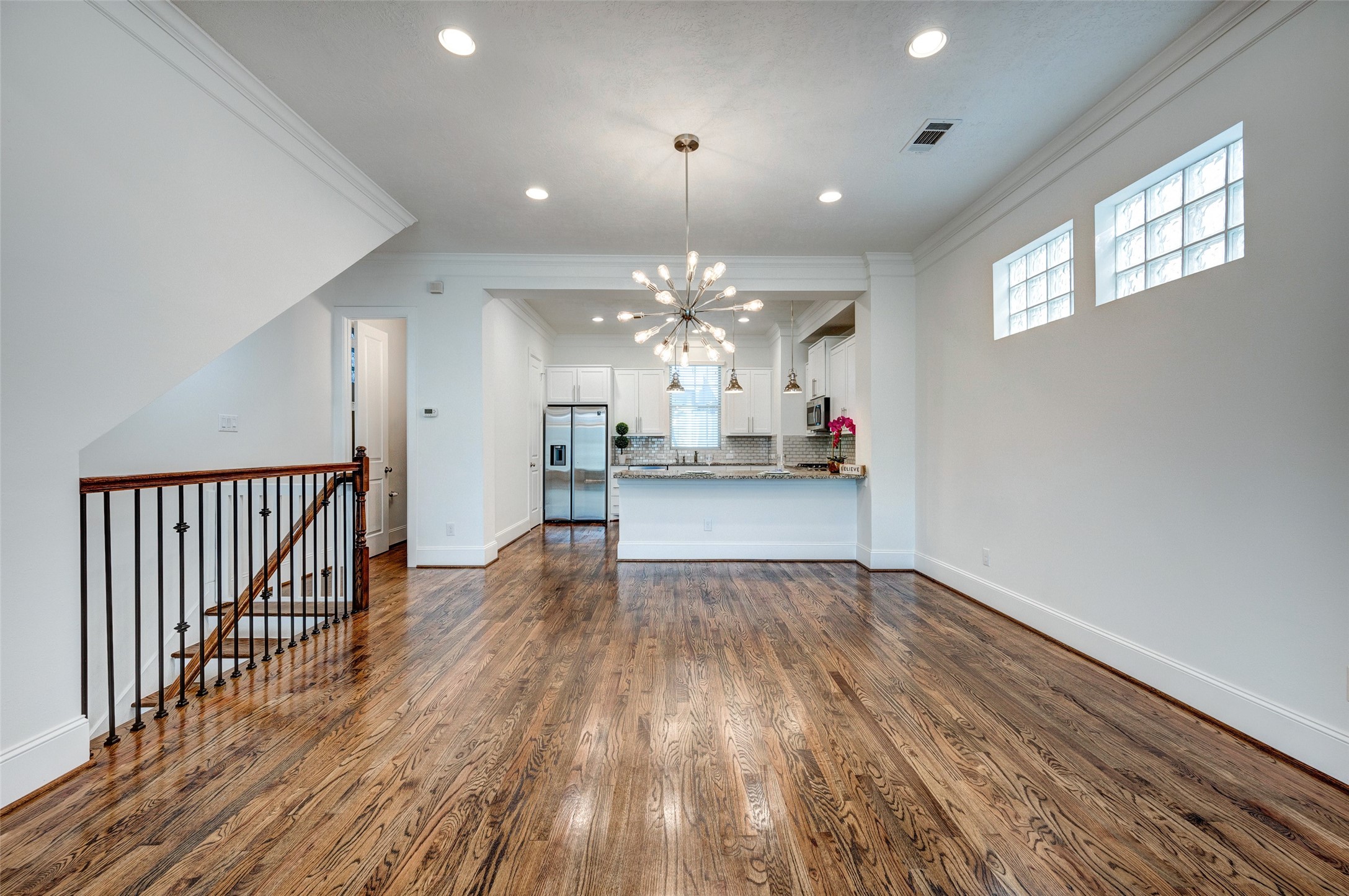 1413 Patterson Street Houston, TX 77007 - Photo 5 of 37 Welcome to the second floor