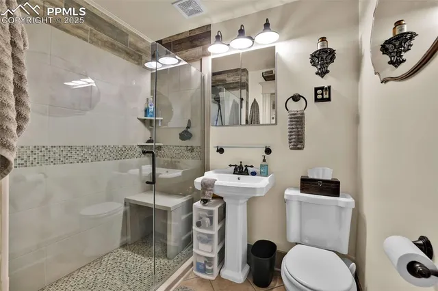 a car parked in front of a building