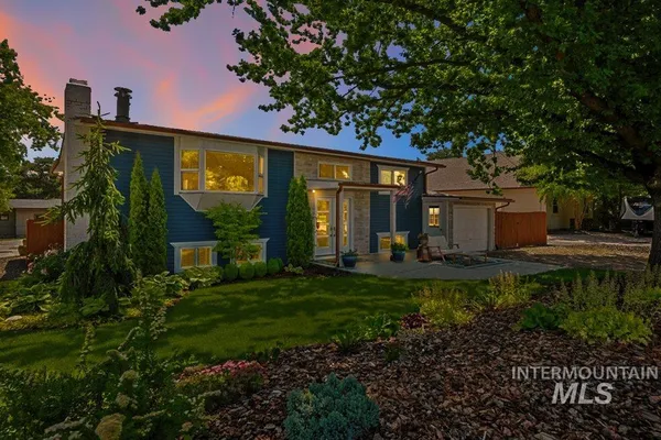 $599,990 | 632 North Edgewood Lane, Eagle, ID 83616