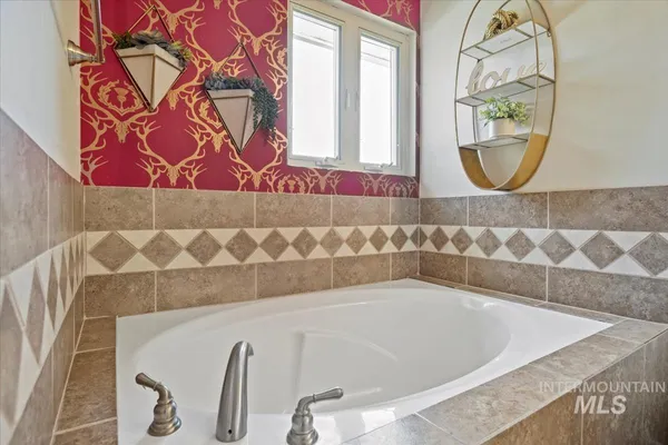 $599,990 | 632 North Edgewood Lane, Eagle, ID 83616