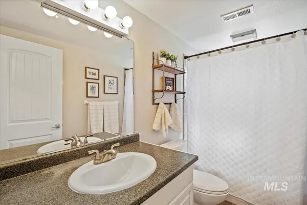 $599,990 | 632 North Edgewood Lane, Eagle, ID 83616