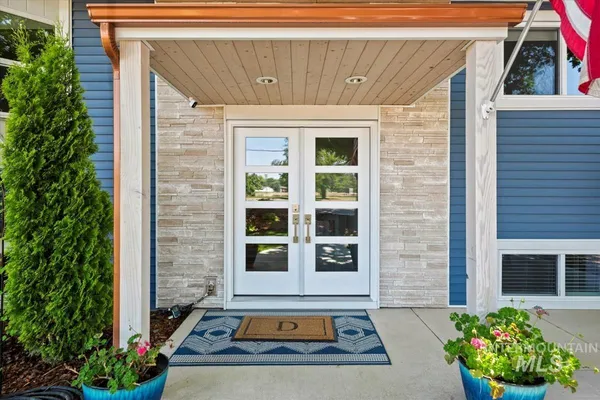 $599,990 | 632 North Edgewood Lane, Eagle, ID 83616