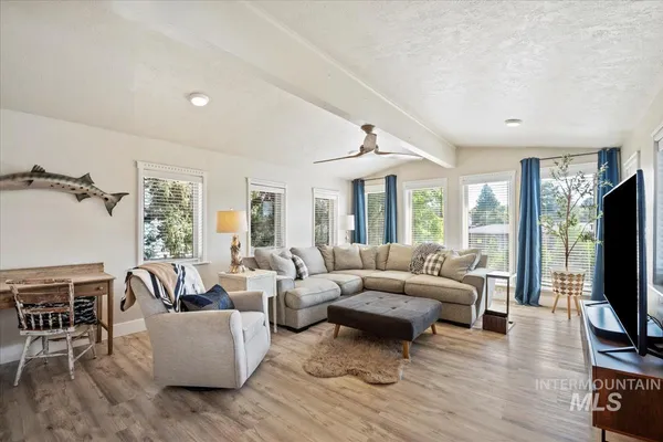 $599,990 | 632 North Edgewood Lane, Eagle, ID 83616