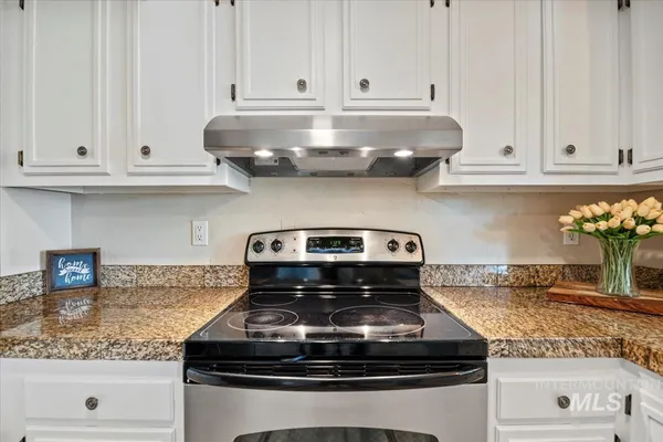 $599,990 | 632 North Edgewood Lane, Eagle, ID 83616