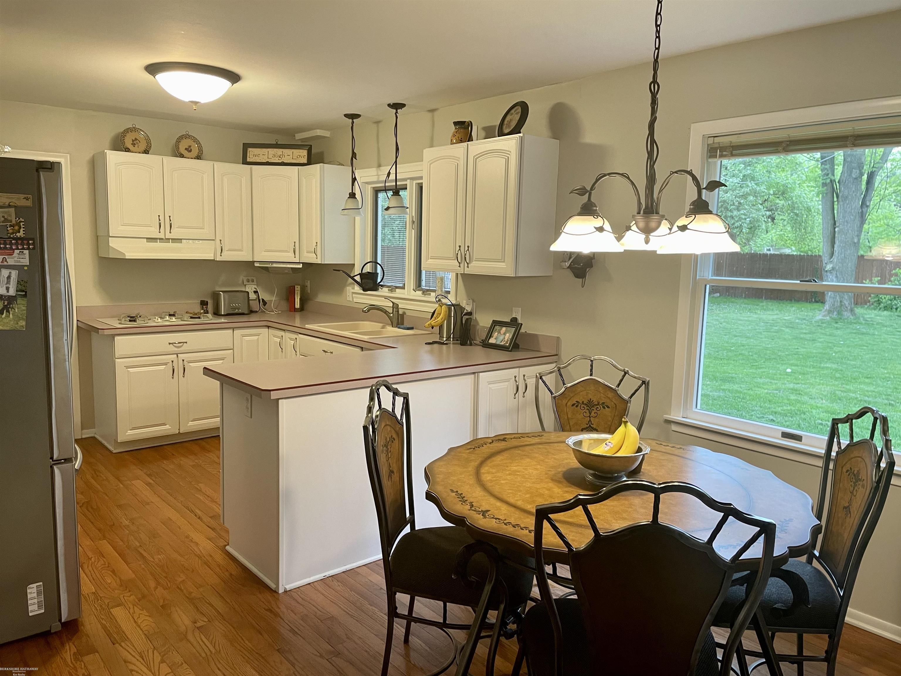 972 Croydon Road Rochester, MI 48309 - Photo 7 of 27 50109577-6.JPG