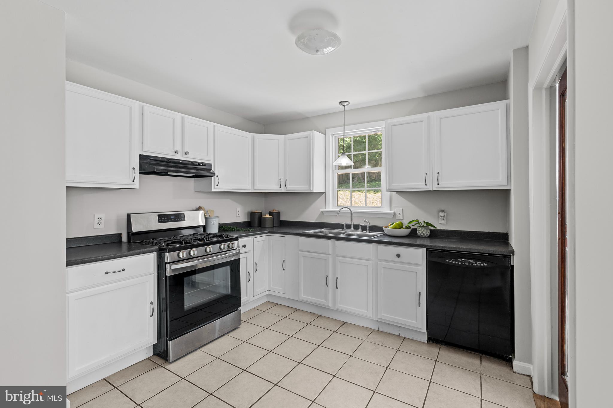 811 Templecliff Road Pikesville, MD 21208 - Photo 8 of 27 Gallery Image 8