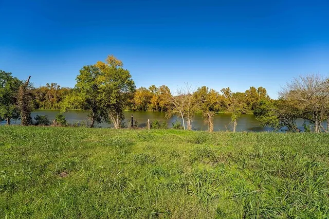 $529,000 | Lot 3 Fayette Shrs Cove, West Point, TX 78963