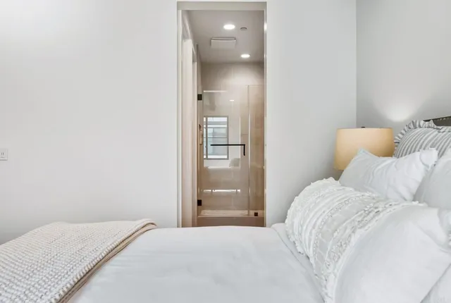 $1,199,000 | 1400 Anacona Place, Unit 105, Encinitas, CA 92024