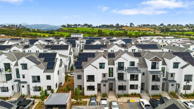 $1,199,000 | 1400 Anacona Place, Unit 105, Encinitas, CA 92024