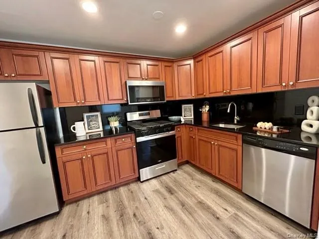 $2,295 | 280 Belmore Avenue, Unit 122, East Islip, NY 11730