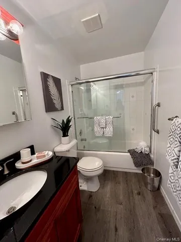 $2,295 | 280 Belmore Avenue, Unit 122, East Islip, NY 11730