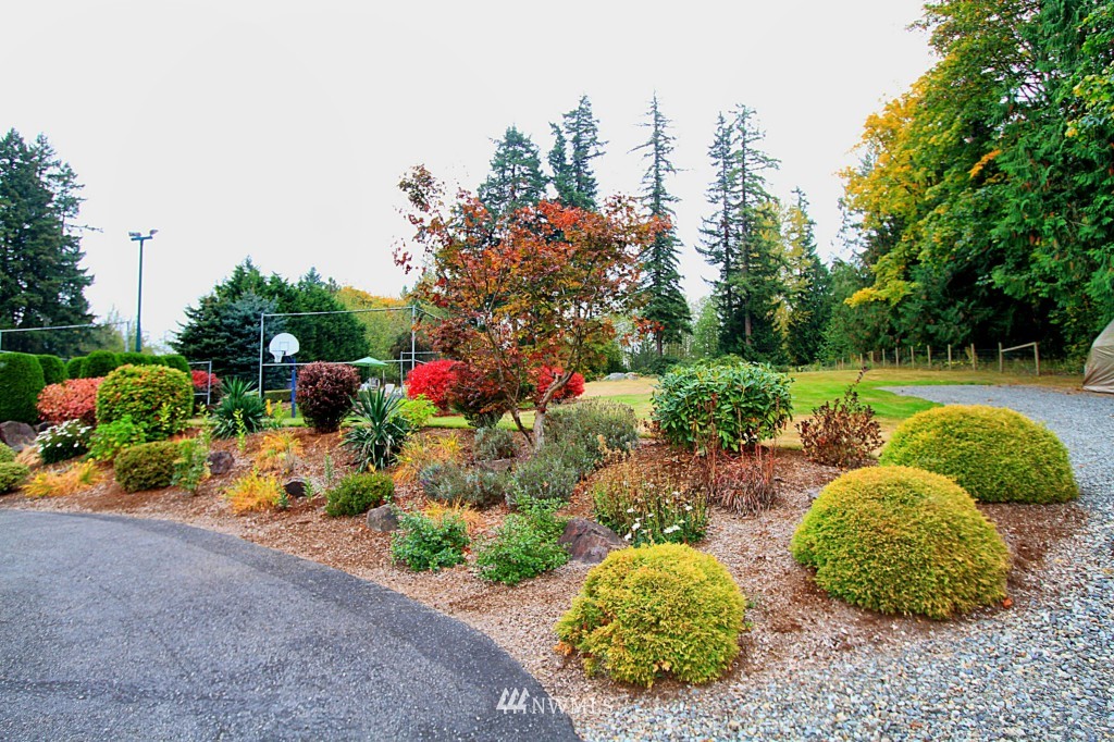 19851 Northeast Redmond Road Redmond, WA 98053 - Photo 14 of 22 Gallery Image 14