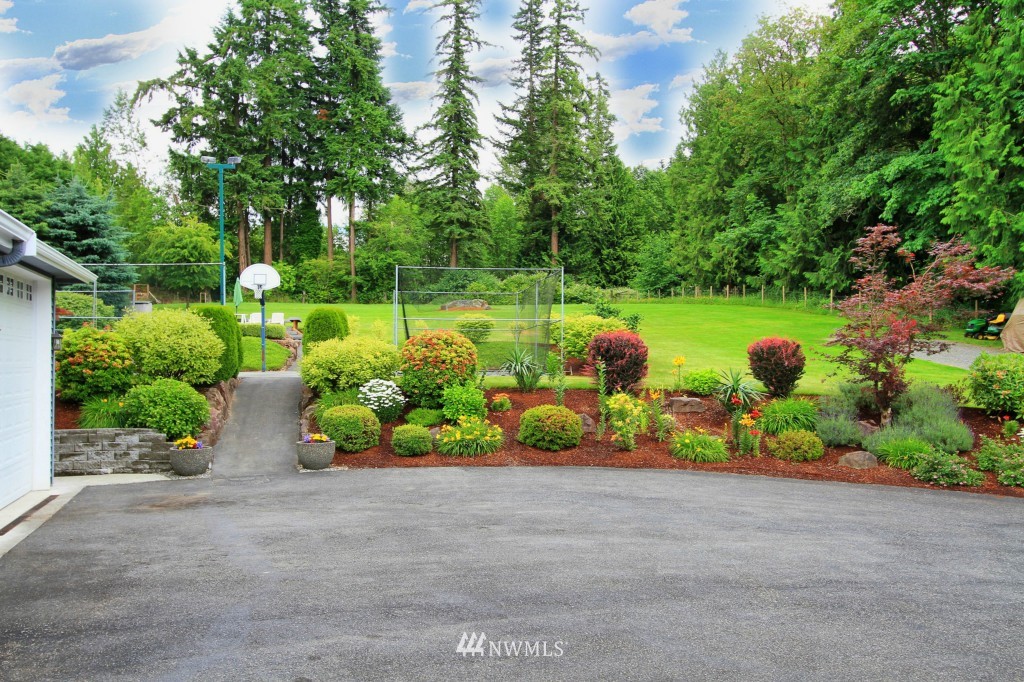 19851 Northeast Redmond Road Redmond, WA 98053 - Photo 15 of 22 Gallery Image 15