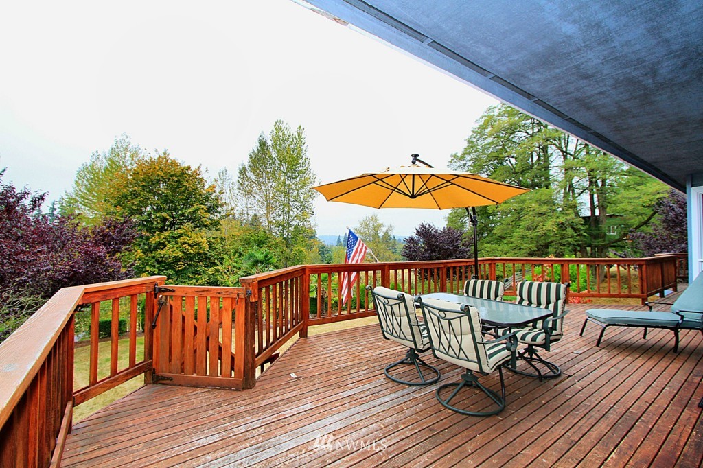 19851 Northeast Redmond Road Redmond, WA 98053 - Photo 18 of 22 Gallery Image 18