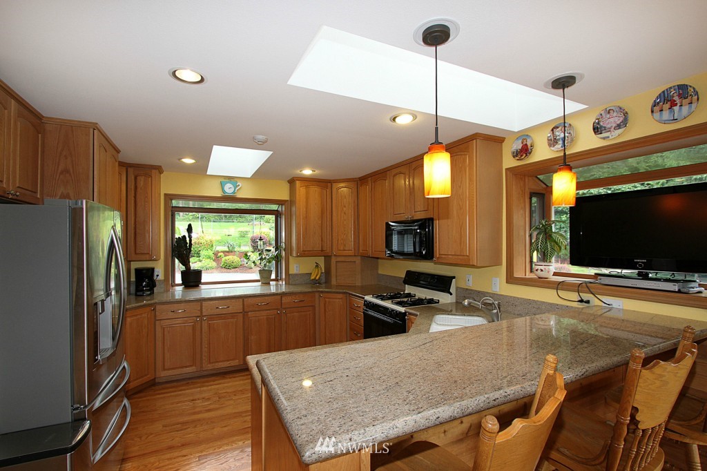 19851 Northeast Redmond Road Redmond, WA 98053 - Photo 6 of 22 Gallery Image 6