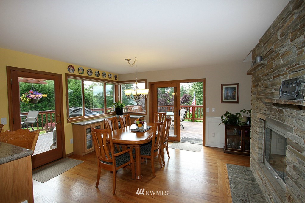 19851 Northeast Redmond Road Redmond, WA 98053 - Photo 7 of 22 Gallery Image 7