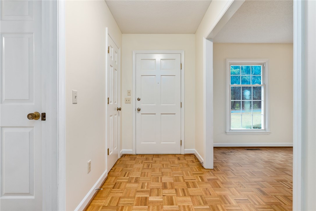505 Covington Court Anderson, SC 29621 - Photo 2 of 35 Foyer