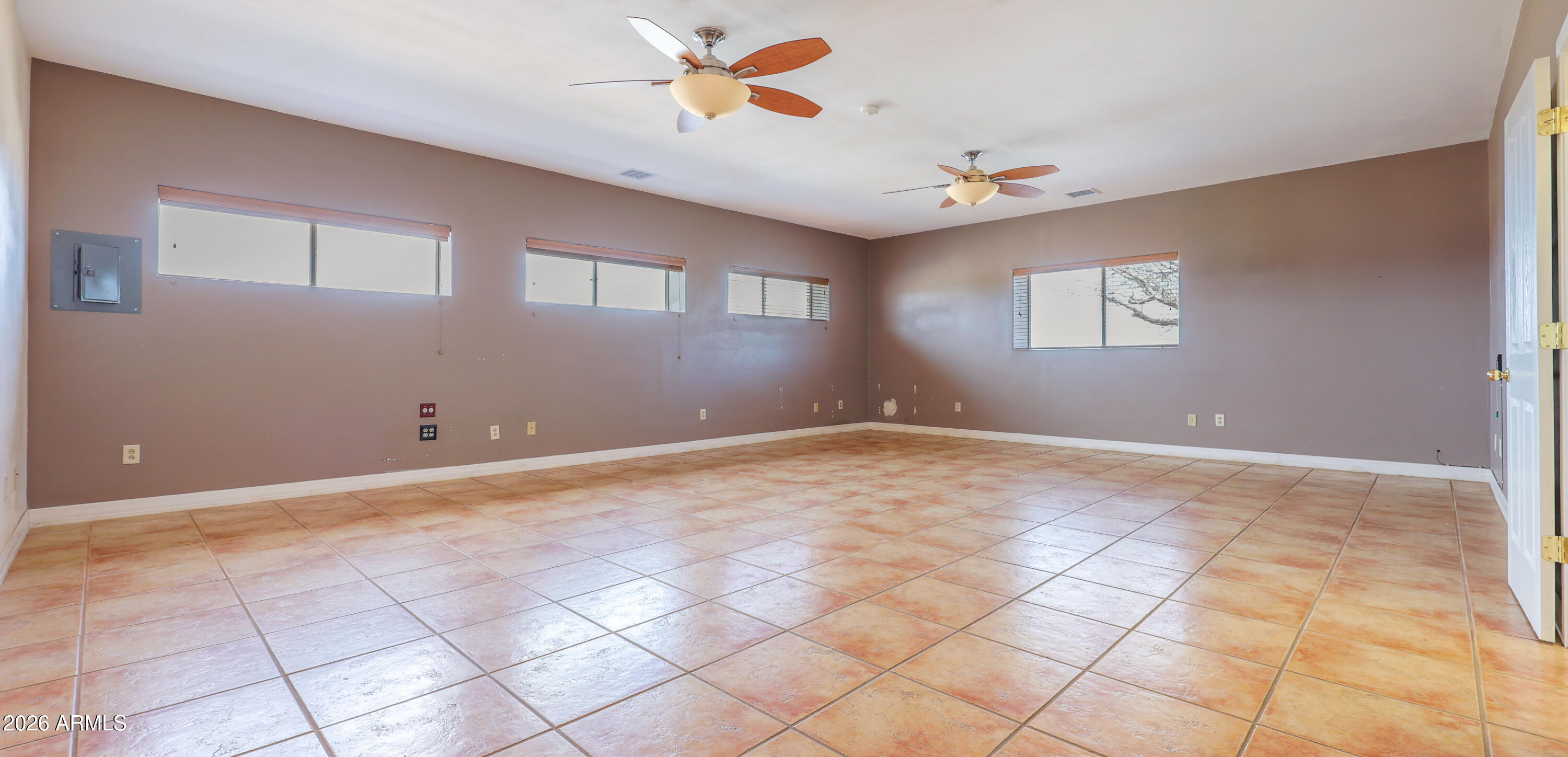 6536 South Jaxel Road Hereford, AZ 85615 - Photo 15 of 32 WORKSHOP ROOM