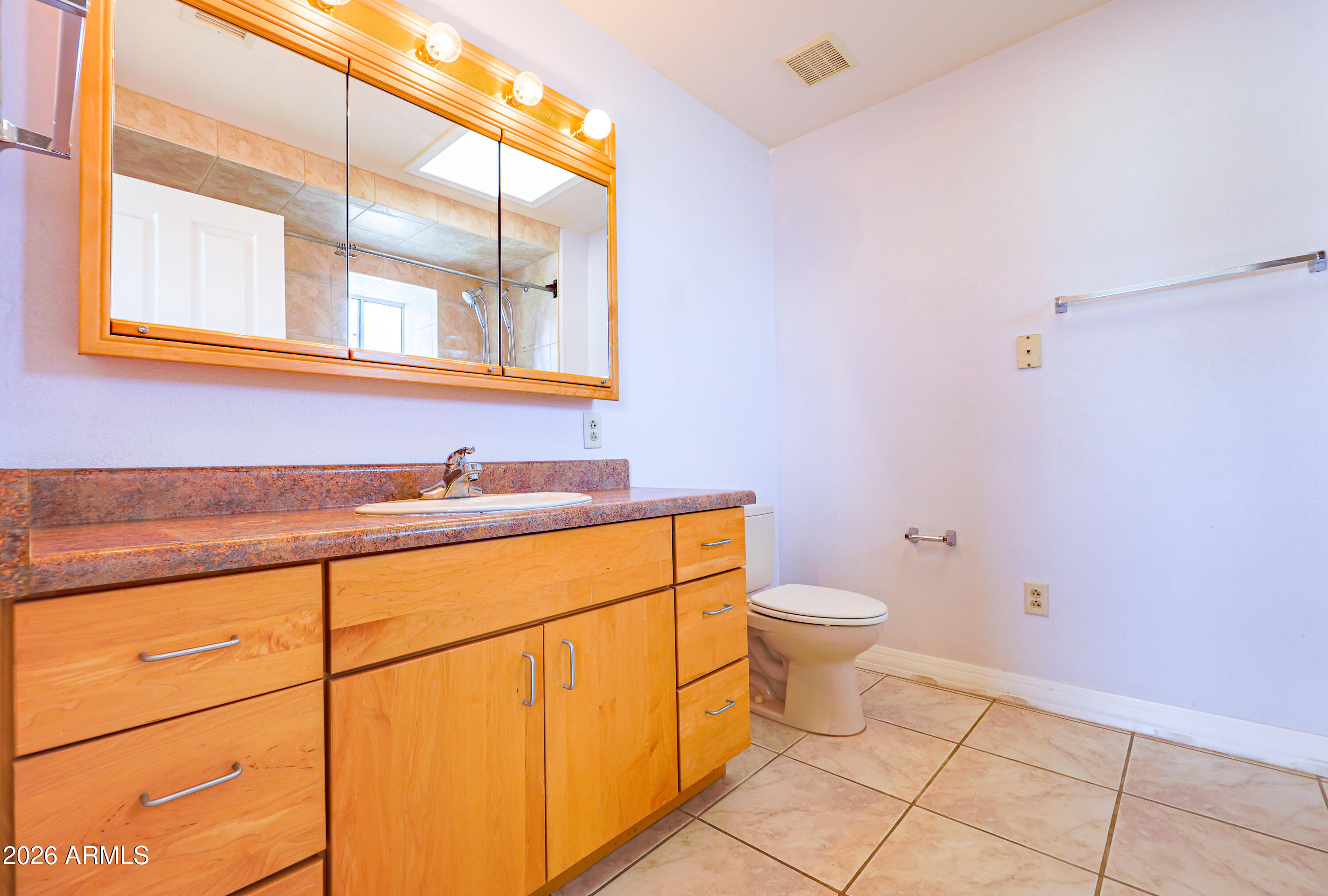 6536 South Jaxel Road Hereford, AZ 85615 - Photo 27 of 32 FULL BATH FOR GREY BED
