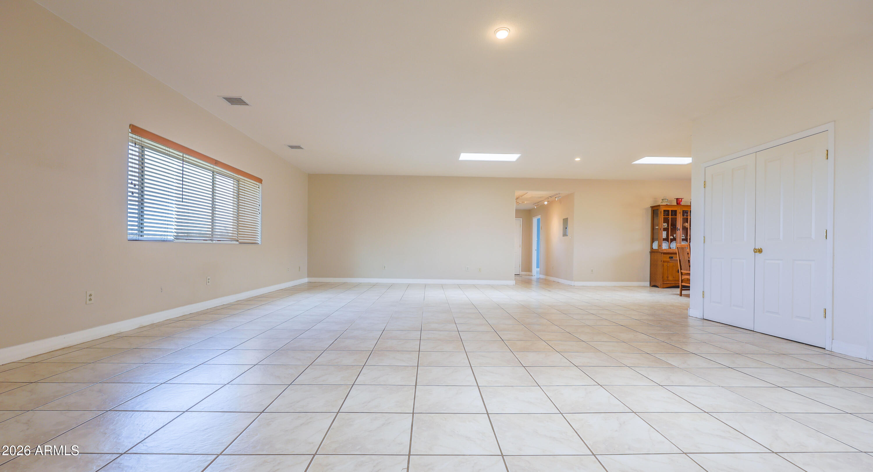 6536 South Jaxel Road Hereford, AZ 85615 - Photo 8 of 32 LIVING