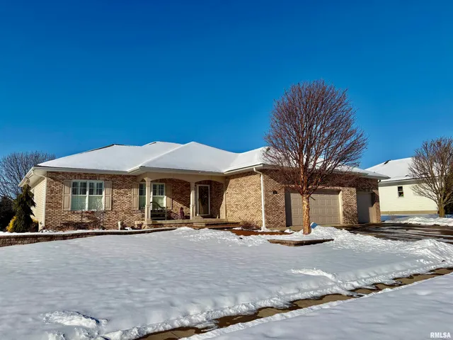 $399,900 | 25 Eleanor Lane, Jacksonville, IL 62650
