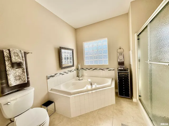 $399,900 | 25 Eleanor Lane, Jacksonville, IL 62650