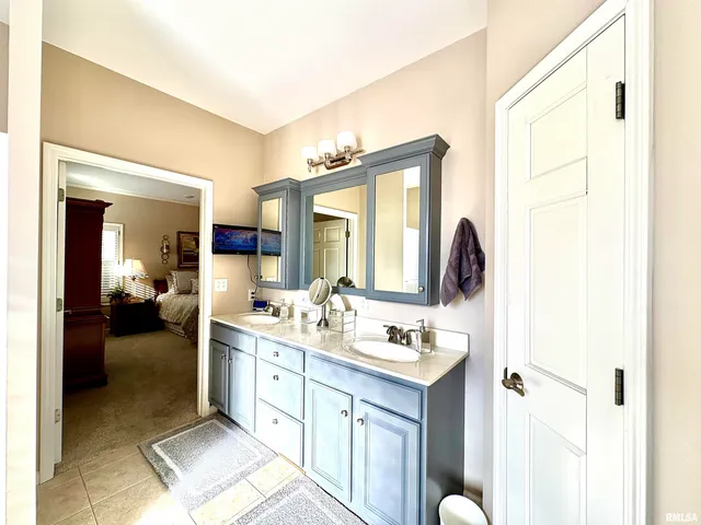 $399,900 | 25 Eleanor Lane, Jacksonville, IL 62650