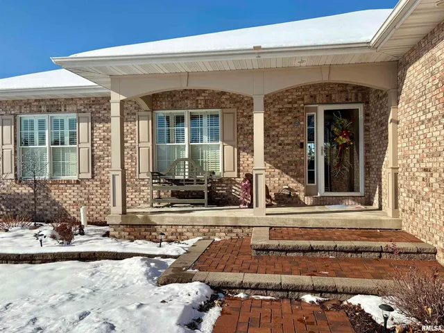 $399,900 | 25 Eleanor Lane, Jacksonville, IL 62650