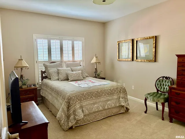 $399,900 | 25 Eleanor Lane, Jacksonville, IL 62650